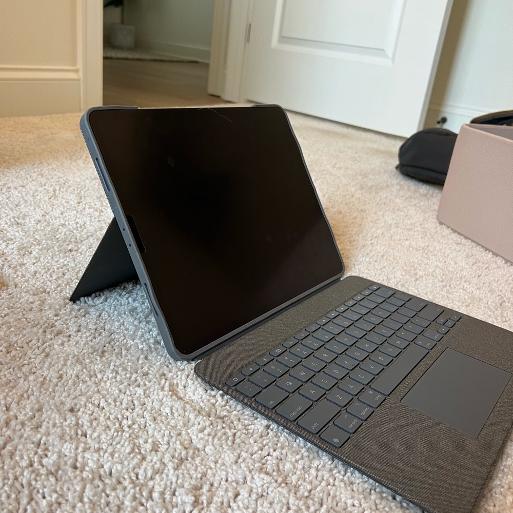 Logitech keyboard case for iPad Pro 12.9 “